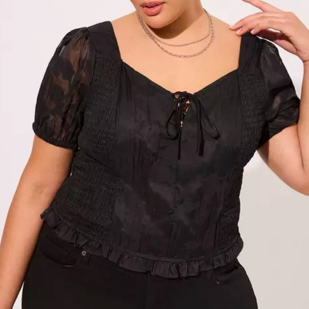 Torrid Women's Size 1 1X 14-16 Black Cotton Clip Floral Smocked Crop Top Tie